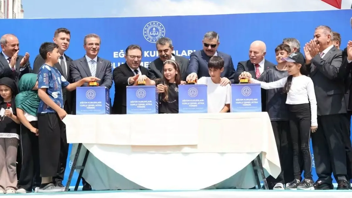 Erzurum'da 5 okulun temeli, Milli Eğitim Bakanı Yusuf Tekin ve İçişleri Bakanı Mustafa Çiftçi'nin katılımıyla atıldı.