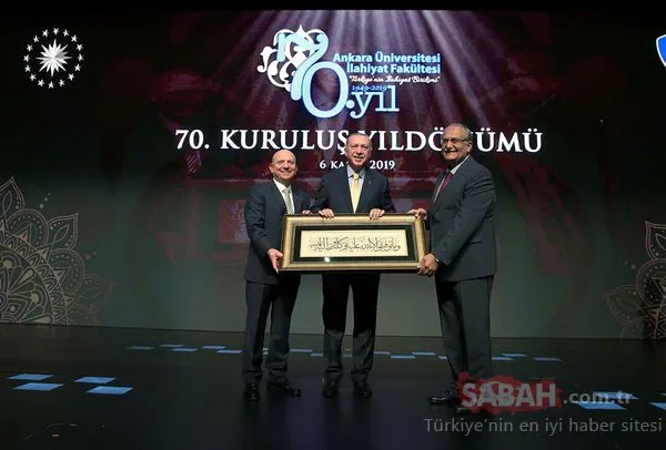 Ankara Üniversitesi İlahiyat Fakültesi'nin 70. kuruluş yıl dönümünde Başkan Erdoğan'a özel hediye