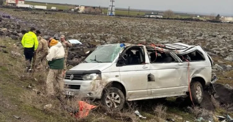 Minibüs takla attı: 2 ölü, 6 yaralı