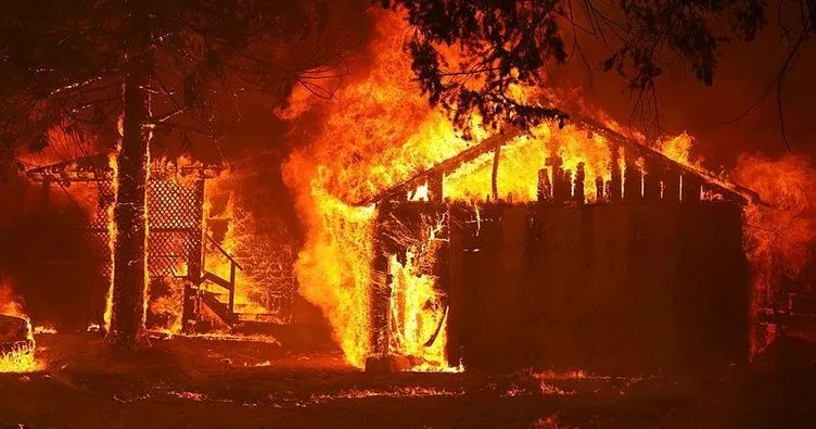 Kaliforniya’daki yangında tarihi kasaba yok oldu