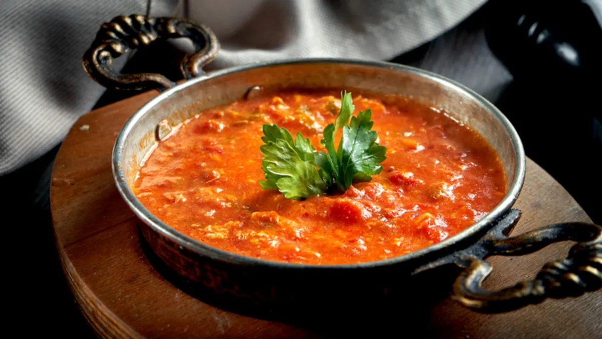 Kahvaltı sofralarının vazgeçilmezi: Tam kıvamında menemen tarifi