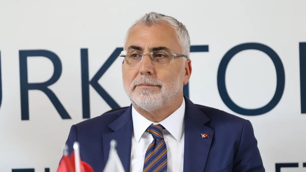 Bakan Işıkhan duyurdu: Gurbetçilerin çalışma başvuruları için yeni düzenleme yolda! Bakan Işıkhan duyurdu: Gurbetçilerin çalışma başvuruları için yeni düzenleme yolda!