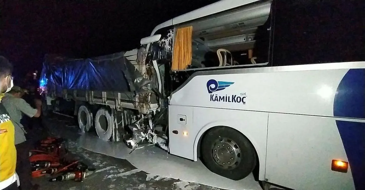 Usak Ta Yolcu Otobusu Kaza Yapti Son Dakika Haberler