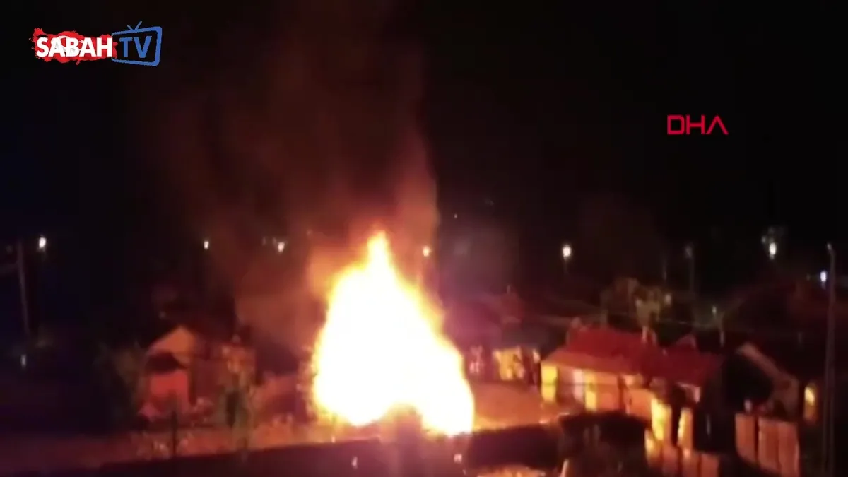 Edirne’de tek katlı metruk ev alevlere teslim oldu! | Video videosunu izle Edirne’de tek katlı metruk ev alevlere teslim oldu! | Video videosunu izle