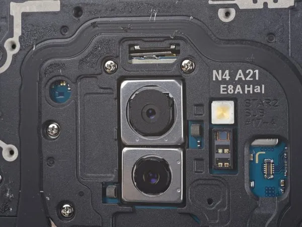 Samsung Galaxy S9+'ı parçalarına ayırdılar!