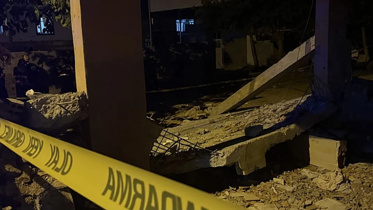 Diyarbakır’da iki katlı binanın balkonu çöktü: 2’si çocuk 5 yaralı!