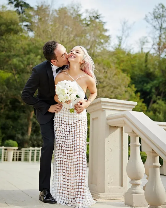 10 yıllık aşkları meğer ’tesadüfle’ başlamış... İşte şarkıcı Ece Seçkin ve pilot eşi Çağrı Terlemez’in tanışma hikayesi!