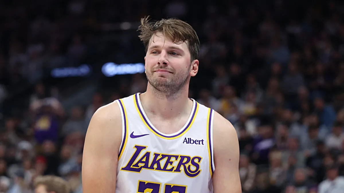NBA'de Lakers, Luka Doncic'in 52 sayı attığı maçı kazanarak 3'te 3 yaptı