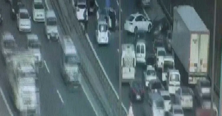 TEM’de kaza: İstanbul istikametine tüm şeritler kapalı