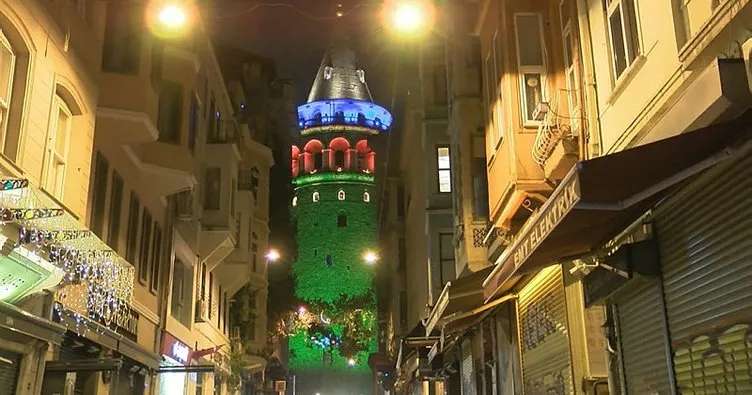 Galata Kulesi ve köprüler Azerbaycan bayrağının renkleriyle aydınlatıldı