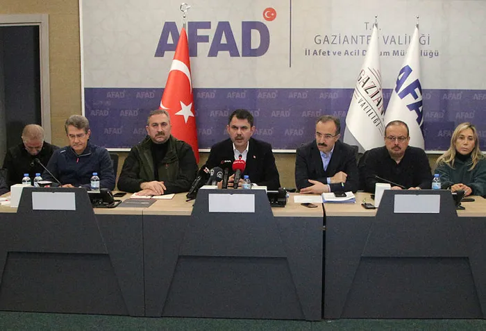son-dakika-bakan-kurumdan-deprem-bolgesindeki-binalar-icin-aciklama-ay-sonuna-kadar-insaatlari-baslatacagiz-1676326849309.jpg SON DAKİKA | Bakan Kurum'dan deprem bölgesindeki binalar için açıklama: Ay sonuna kadar inşaatları başlatacağız