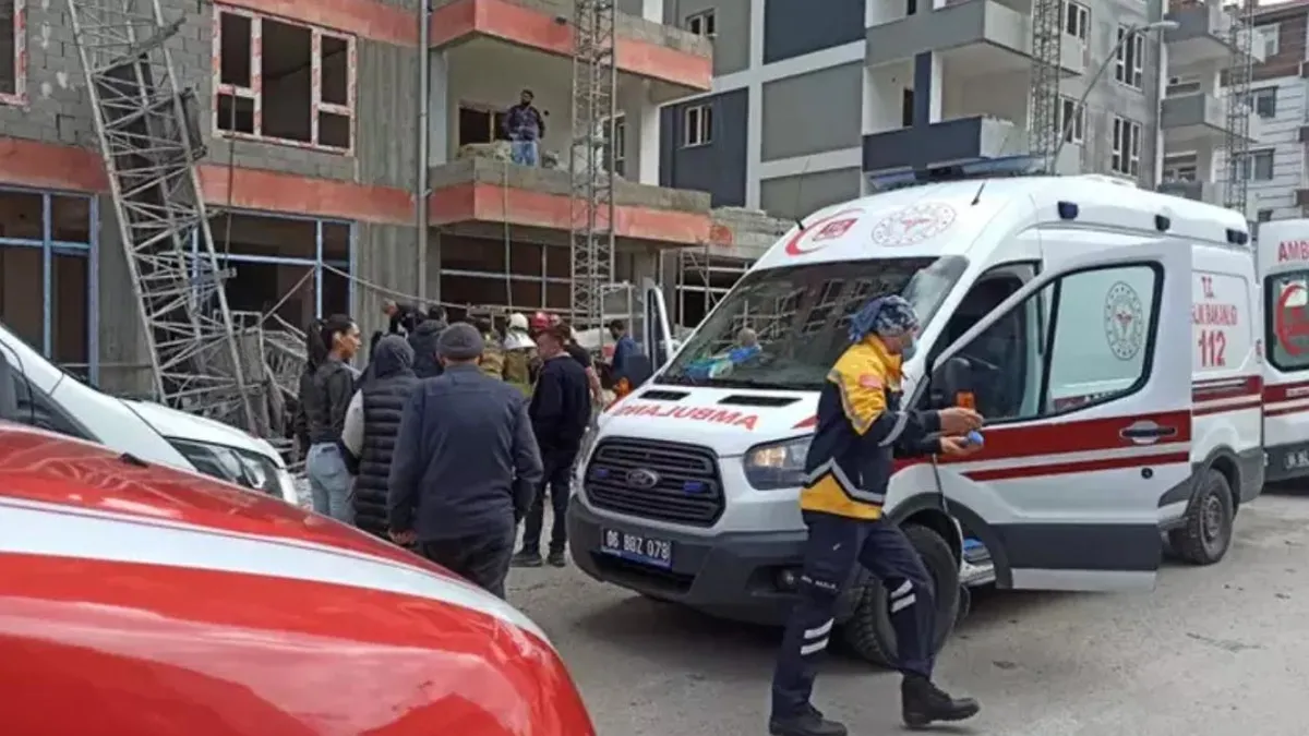 Kahramankazan’da 8 katlı inşaat iskelesi çöktü! 1’i ağır 3 işçi yaralı Kahramankazan’da 8 katlı inşaat iskelesi çöktü! 1’i ağır 3 işçi yaralı