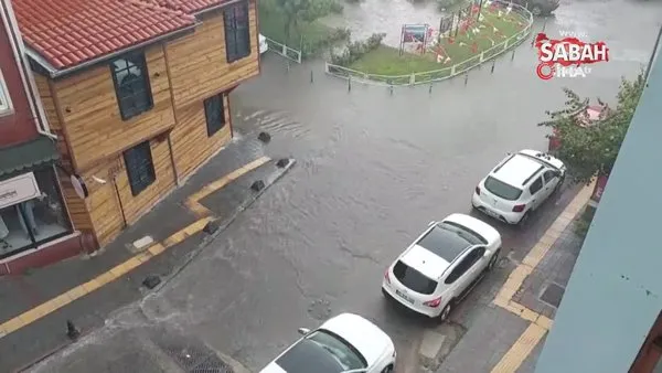 Meteoroloji sarı kodla uyarmıştı: Gökyüzünden adeta su boşaldı, sokaklar dereye dönüştü | Video