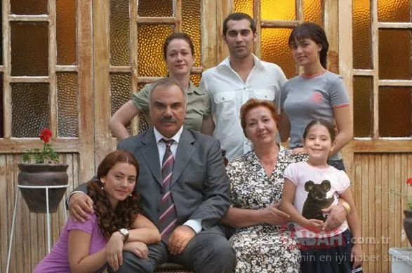 Bennu Yıldırımlar bu kez de ‘Yaprak Dökümü’nün diğer yıldızlarıyla bir araya geldi! 18 yıl aradan sonra…