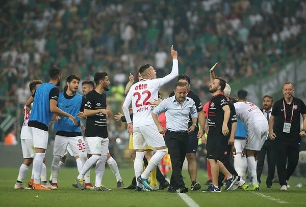 Erkan Zengin şov yaptı, Fatih Karagümrük 1. Lig'e yükseldi