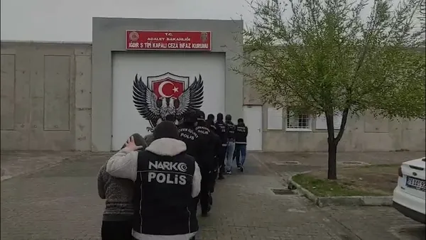 uyusturucu-operasyonunda-9-kisi-tutuklandi-1775211614106.jpg