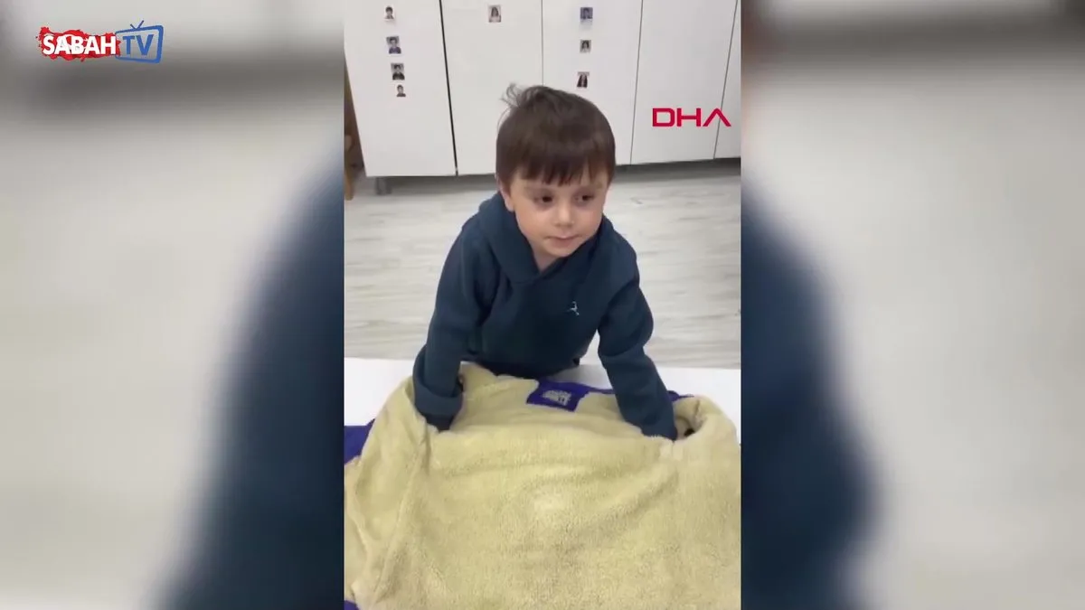 Dere yatağında cansız bedeni bulunan Osman’ın, kreşte çekilmiş görüntüleri ortaya çıktı | Video videosunu izle Dere yatağında cansız bedeni bulunan Osman’ın, kreşte çekilmiş görüntüleri ortaya çıktı | Video videosunu izle