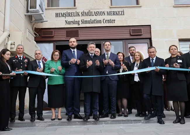 hasan-kalyoncu-universitesinde-hemsirelik-simulasyon-merkezi-ile-ileri-arastirma-ve-uygulama-laboratuvari-acil-1770791513546.jpg