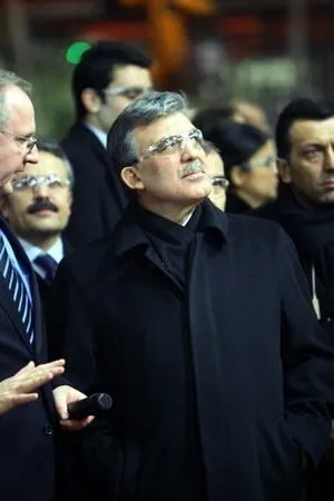 Gül, kamyonun şoför koltuğunda!