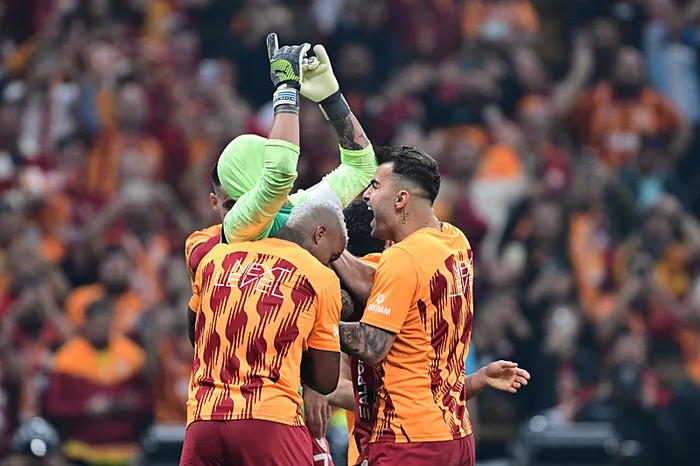sampiyon-galatasaraydan-son-48-saatte-rekor-ciro-1747761943365.jpeg