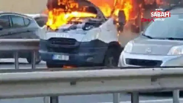 İstanbul Ataşehir TEM'de kamyonet alev alev yandı | Video
