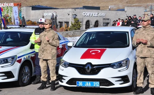 karsta-guvenlik-guclerine-60-yeni-arac-teslim-edildi-1765462074967.jpg