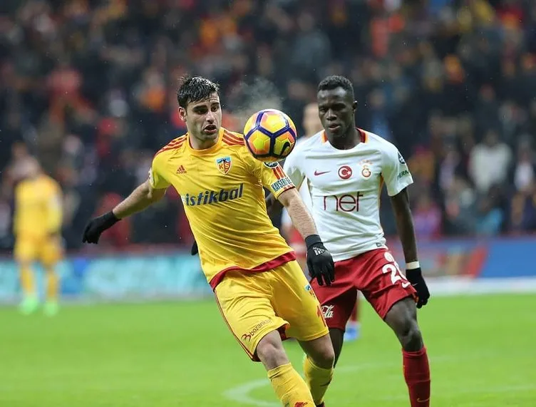 Ahmet Çakar: Galatasaray Sneijder olmayınca tam bir köy takımı