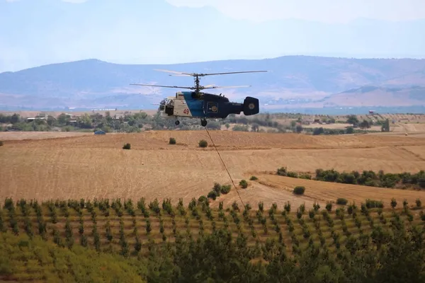 adanadaki-yanginlara-9-helikopter-3-ucak-112-arac-ve-476-personelle-mudahale-edildi-1788871439662.jpg
