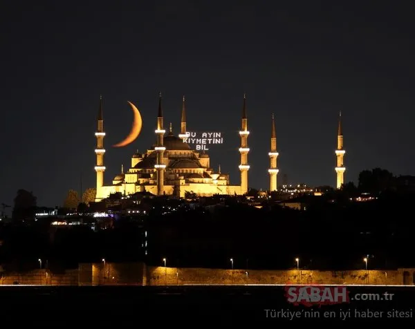 Bu gece bir fırsat gecesi...Nihat Hatipoğlu Kadir Gecesi'nde yapılması gerekenleri yazdı