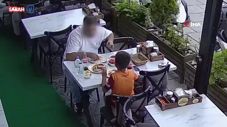 Hesabı ödememek için çevirdiği oyun hayrete düşürdü! Kendi kılını koparıp yemeğin içerisine koydu... O anlar kameraya yansıdı