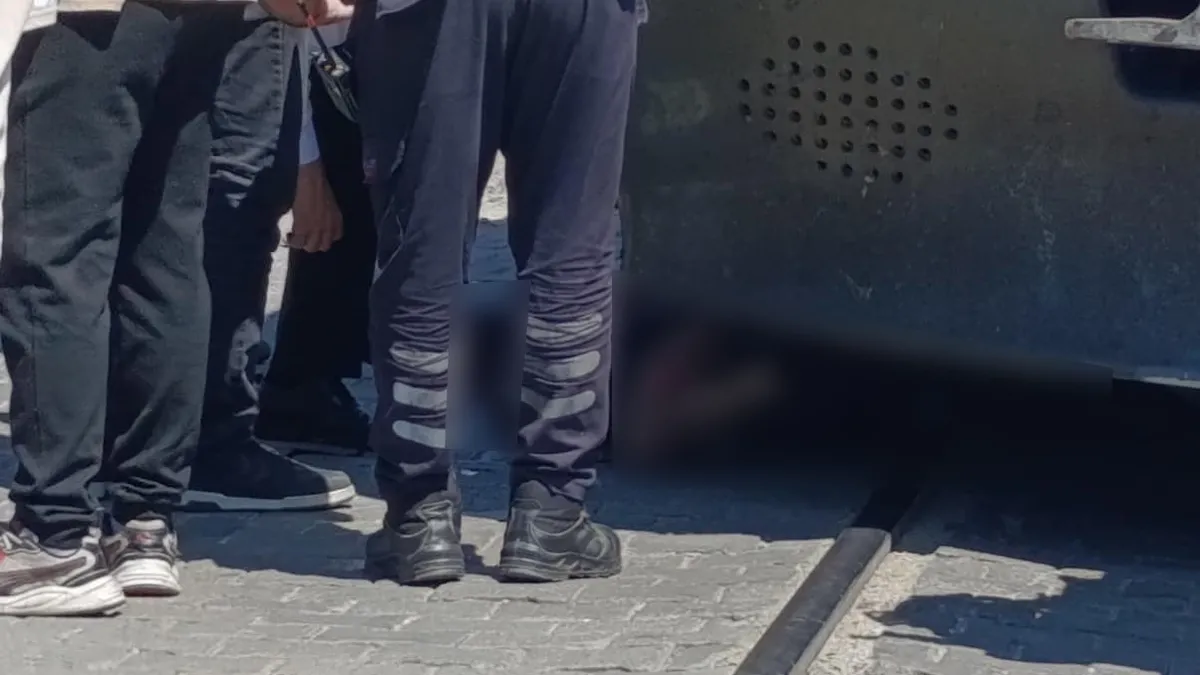 İzmir’de dehşet: Yaya trenin altında kaldı! İzmir’de dehşet: Yaya trenin altında kaldı!
