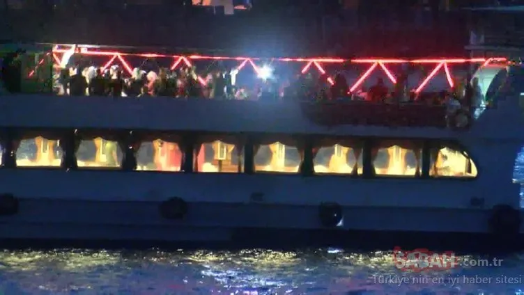 Skandal manzara! Balat’ta Koronavirüse rağmen teknede eğlence yaptılar!