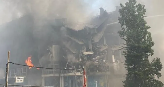 Başakşehir'deki yangın söndürülemiyor: Binanın duvarları çöktü!