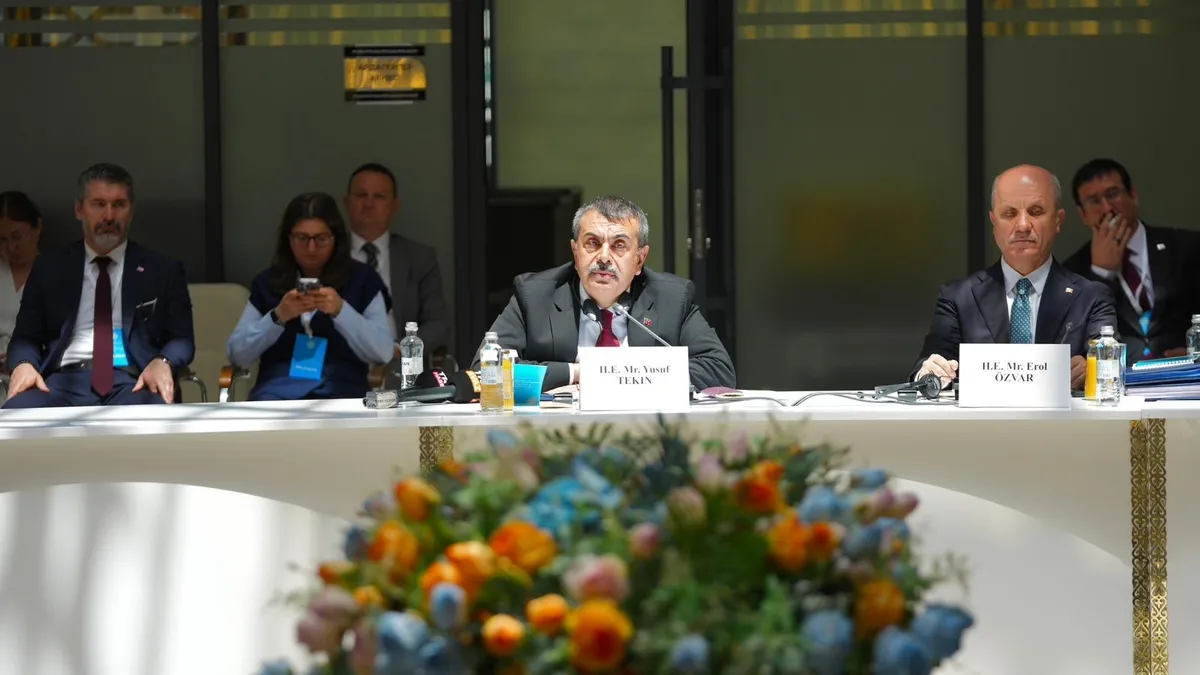 Millî Eğitim Bakanı Yusuf Tekin, Kazakistan'ın Türkistan kentinde düzenlenen Türk Akademisi 8. Bilim Konseyi toplantısında konuşma yapıyor.