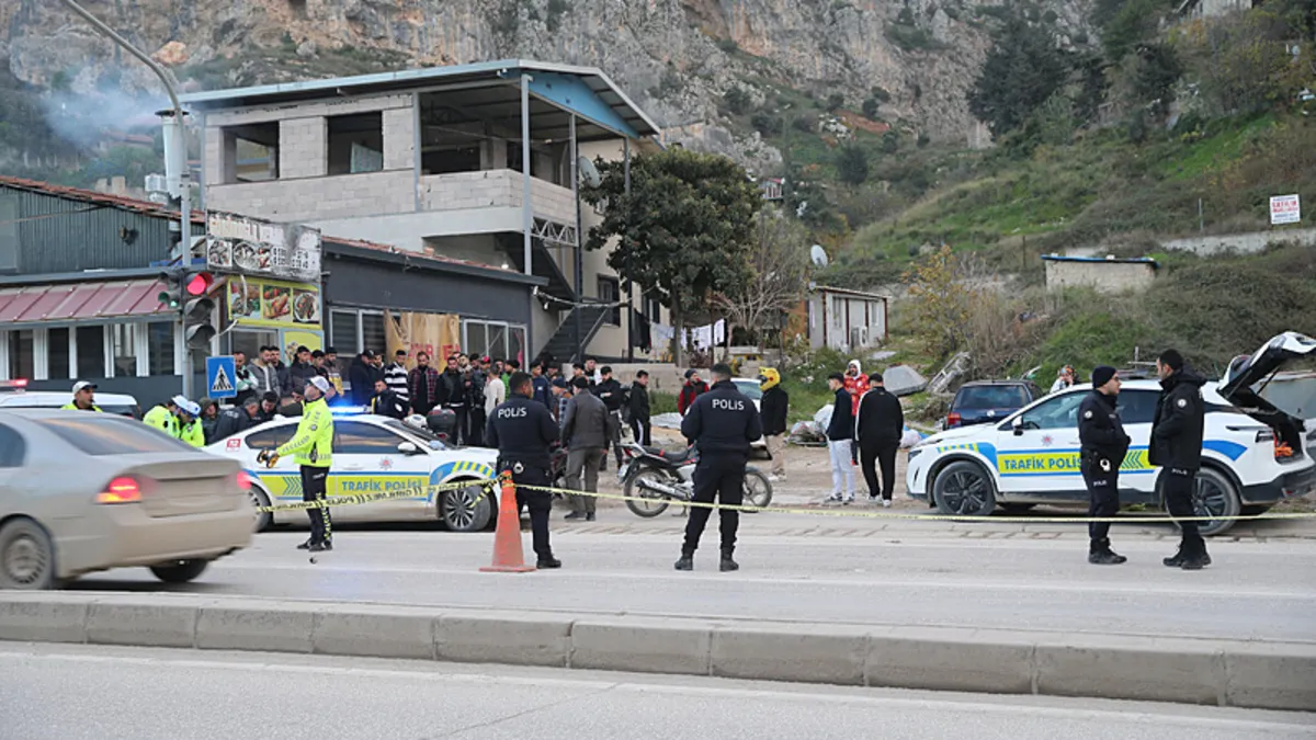 Hatay’da beton mikseri faciası! 13 yaşındaki çocuk hayatını kaybetti Hatay’da beton mikseri faciası! 13 yaşındaki çocuk hayatını kaybetti