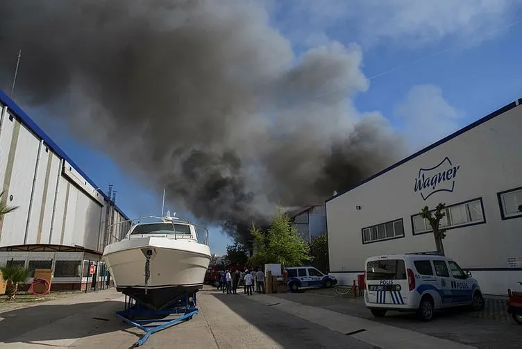 Son Dakika: Antalya’da süper lüks yat imalat deposunda yangın