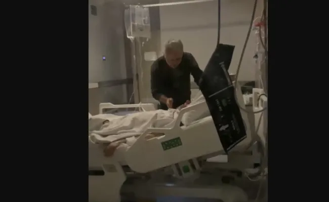 son-dakika-vicdanlar-buz-kesti-hasta-yatagindaki-babasina-oyle-bir-sey-yapti-ki-gorenlerin-kani-dondu-1776674255667.png (1048×643)