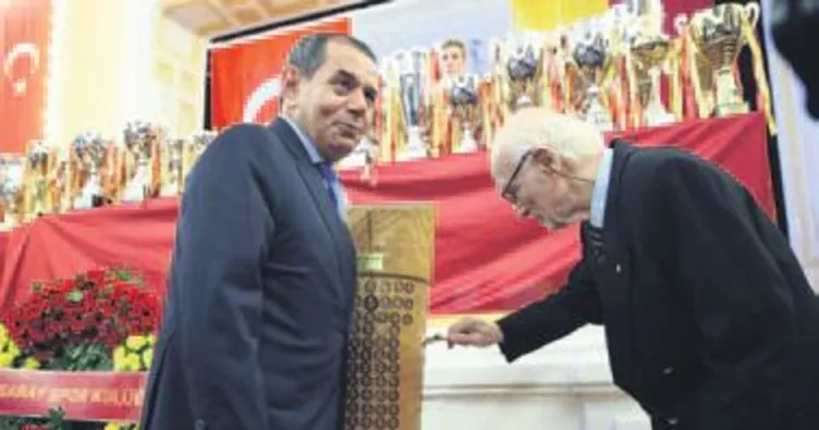 Dursun Özbek’ten toteme devam!
