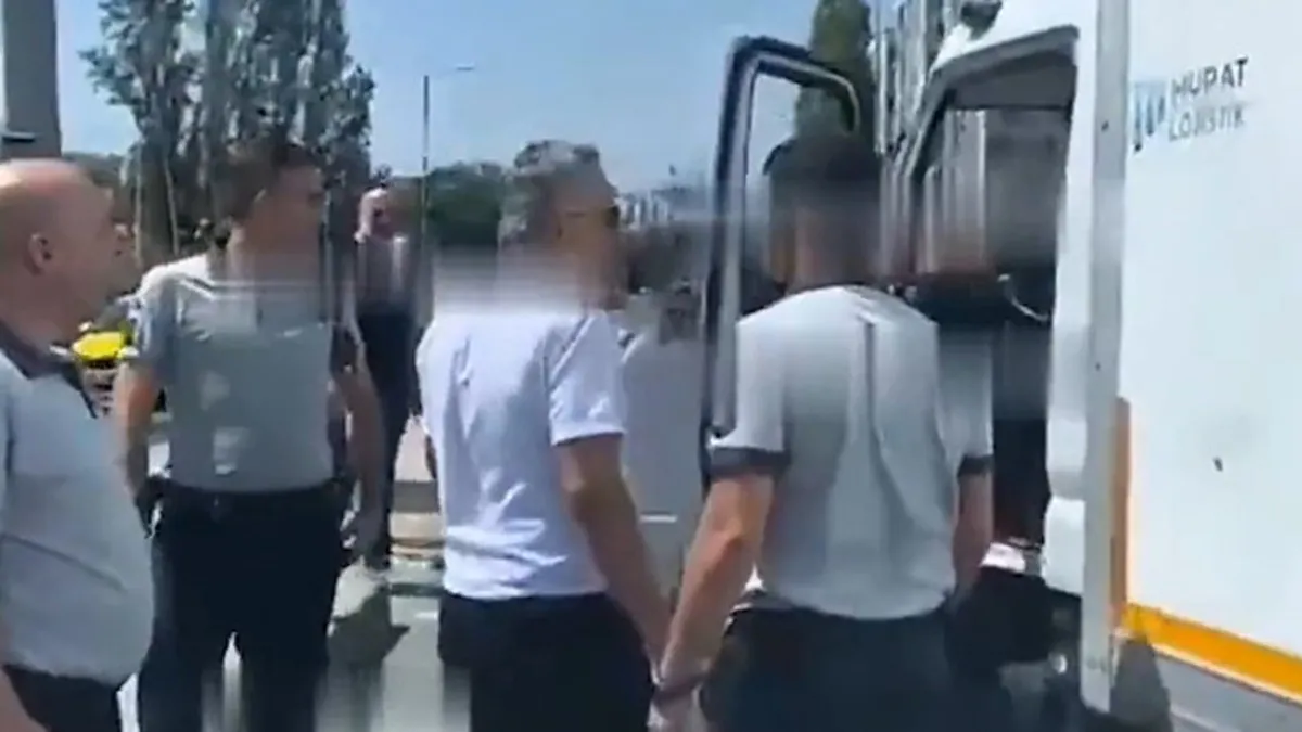 Trafik Magandası Yakalandı Kadın sürücüye saldıran trafik magandası Eyüpsultan'da yakalandı.