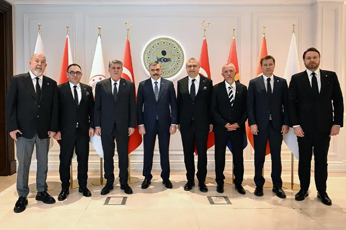 besiktas-baskani-serdal-adalidan-icisleri-bakani-mustafa-ciftciye-ziyaret-1777818491040.jpg