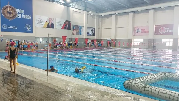 erzincan-olimpik-yuzme-havuzunda-yuzme-sporunu-7den-70e-herkes-yapabiliyor-1719151345968.jpg