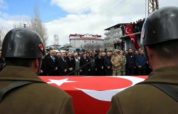 Şehit edilen güvenlik korucusu Fuat Kılağus Edremit'te son yolculuğuna uğurlandı