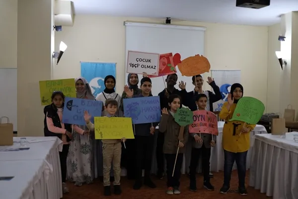 dunya-cocuk-haklari-gununde-cocuk-haklari-ihlalleri-konusuldu-1668972107215.jpeg