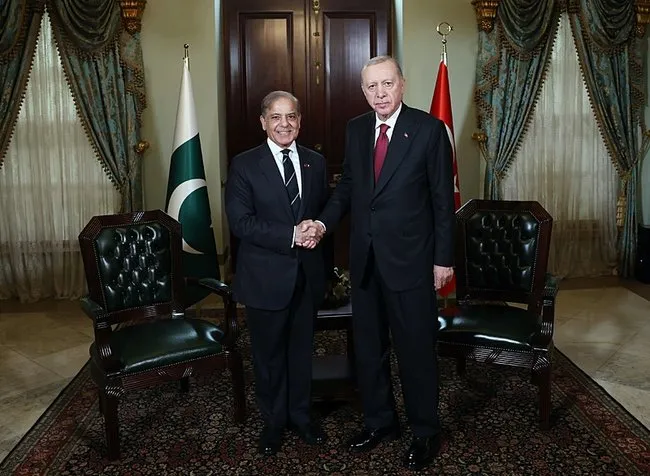Pakistan Başbakanı Şahbaz Şerif: Pakistan-Türkiye dostluğu daim olsun