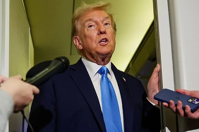 trump-katar-emiri-al-thani-ile-bir-araya-geldi-artik-daha-guvenli-bir-orta-doguya-sahibiz-1761421466541.jpeg