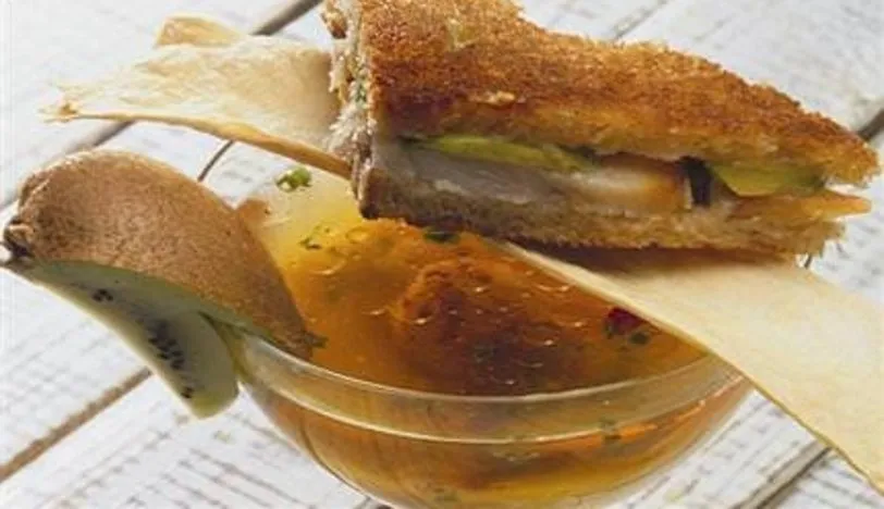 Soğuk Domates Çorbası Avokado ve Mersin Fümeli Sandviç ile Miami Mutfağından