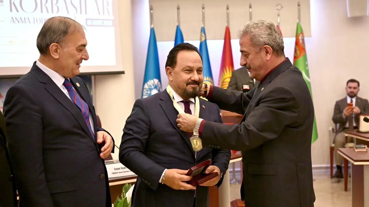 Aynı ödül MHP lideri Bahçeli’ye de verilmişti! Sarıçam Belediye Başkanı Uludağ’a ‘Onur Madalyası’ Aynı ödül MHP lideri Bahçeli’ye de verilmişti! Sarıçam Belediye Başkanı Uludağ’a ‘Onur Madalyası’