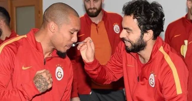 Galatasaray’da De Jong’un doğum günü kutlandı