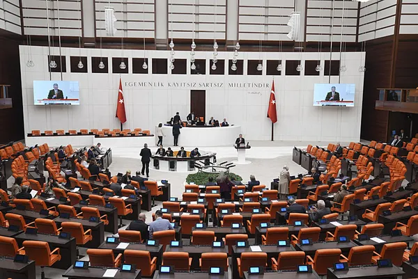 ocalan-komisyona-ne-diyecek-bu-surecte-ikna-edilmesi-gerekenler-de-tam-olarak-onlar-melih-altinok-yazdi-1763699209880.jpg Öcalan komisyona ne diyecek? Bu süreçte ikna edilmesi gerekenler de tam olarak onlar | Melih Altınok yazdı