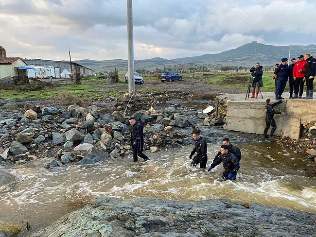 son-dakika-focadaki-sel-felaketinde-son-durum-1761287627519.jpeg Son dakika: Metrekareye 144 kg yağış düştü! Foça'daki sel felaketinde son durum...